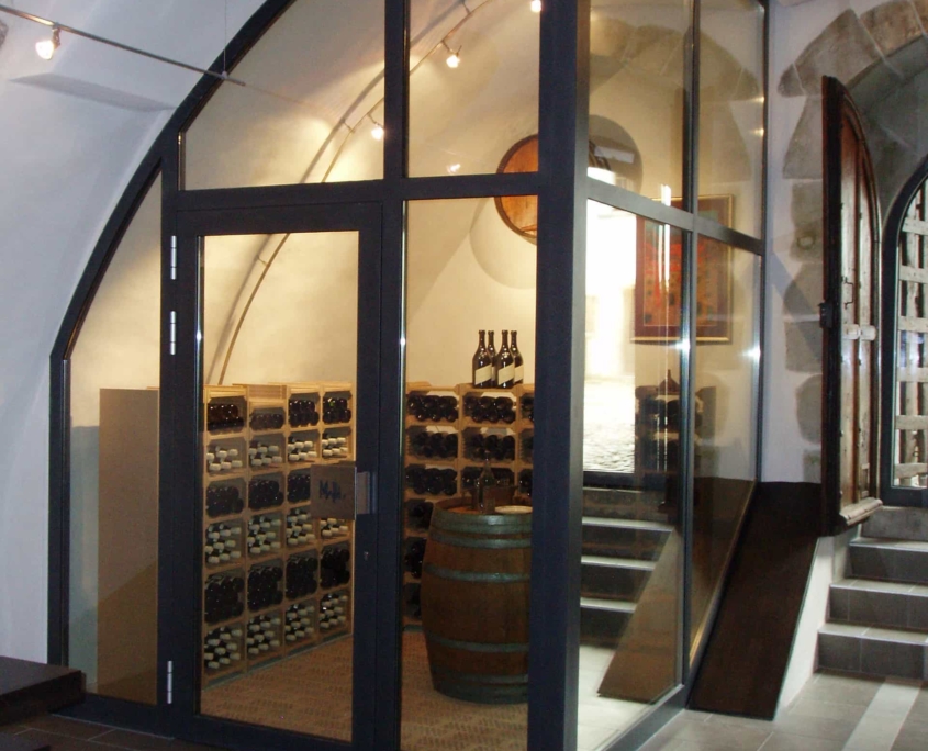 Cave À Vin Lutry Porte + Partie Fixe Profilé Alu Schüco Thermolaqué + Verre Sécurisé Construction Métallique Adani