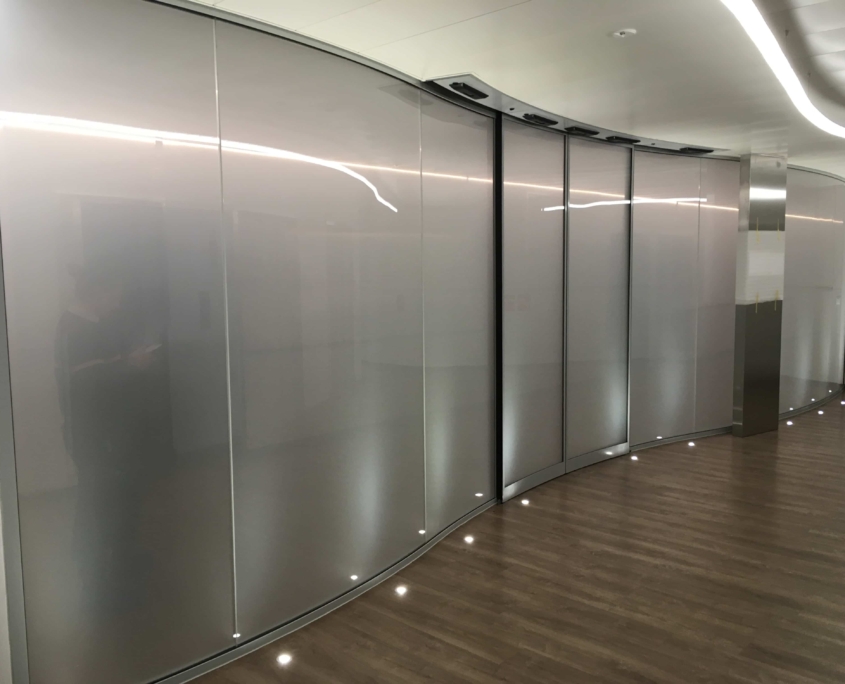 Hôpital De Morges Unité Privée Paroi Vitrée En Vague Profilé Alu Schüco Thermolaqué + Verre Bombé Sécurisé Construction Métallique Adani