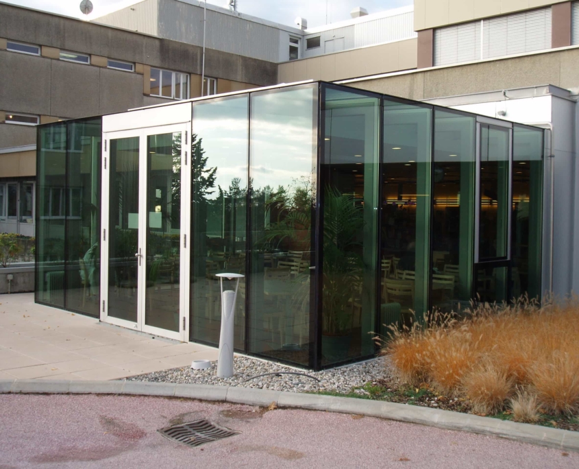 Hôpital De Morges Façade Jardin D'hiver En Poteaux Traverse Profilé Acier Thermolaqué + Verre Sécurisé Construction Métallique Adani