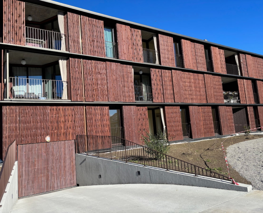 Immeuble Crissier Corniches Coupe Feu Tôle Inox + Alu Thermolaqué + Laine Flumroc Construction Métallique Adani