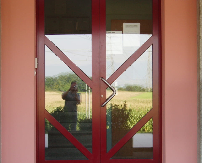 Immeuble Romanel Porte D'entrée 2 Vantaux Profilé Alu Themrolaqué Construction Métallique Adani
