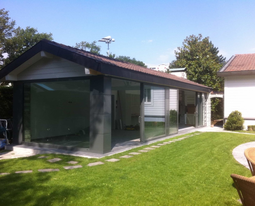 Poolhouse Couliisant À Levage Artisanale Profilé Alu Schüco Thbermolaqué + Verre Sécurisé Construction Métallique Adani