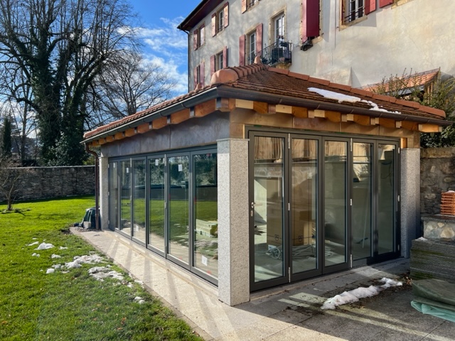 Villa Cossonay Véranda Porte Accordéon Profil Alu Schüco Thermolaqué Construction Métallique Adani