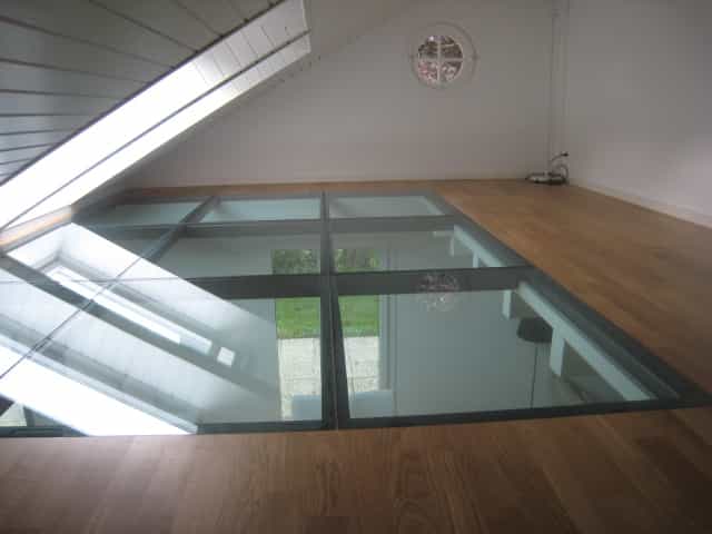 Villa Yverdon Plancher En Verre Profilé Acier Thermolaqué + Verre Sécurisé Construction Métallique Adani